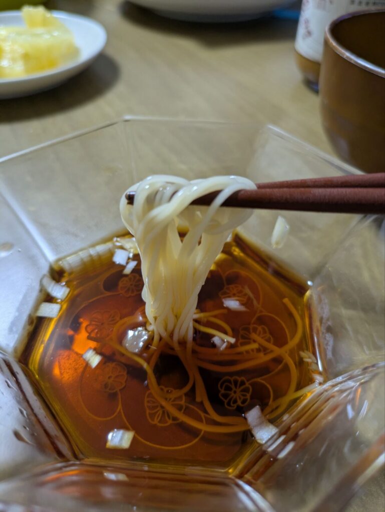 唐船峡のめんつゆでいただくそうめん