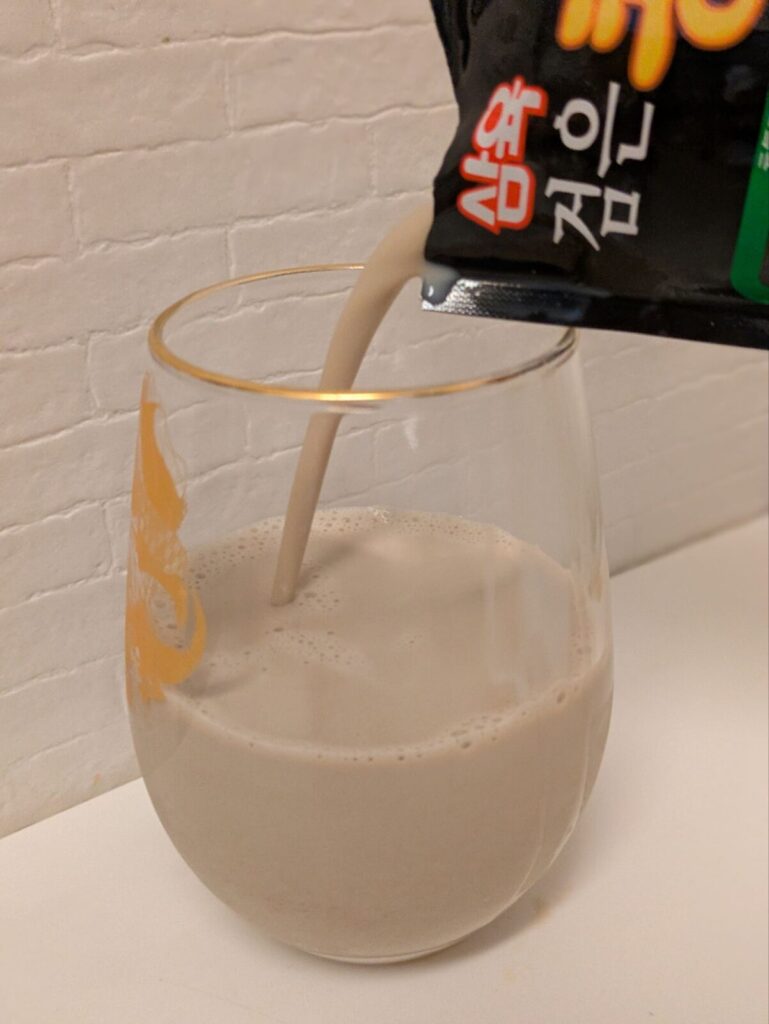 サンユク黒豆調製豆乳の中身