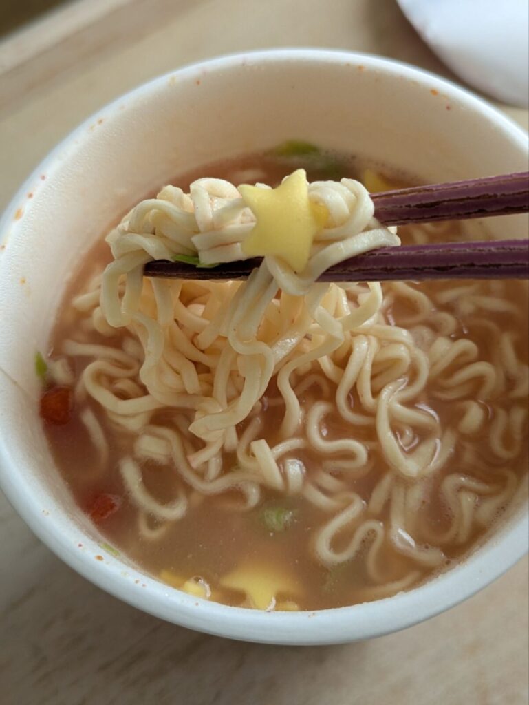 カービィカップ麺の中身