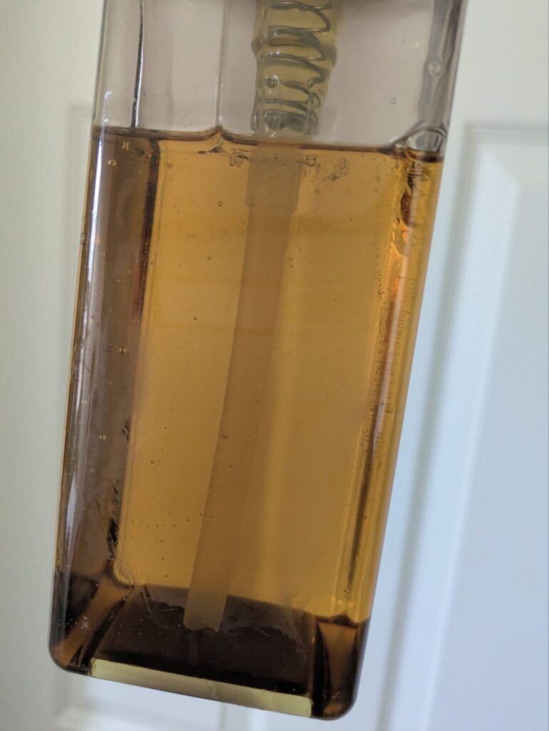 詰め替えた柿渋ボディソープ