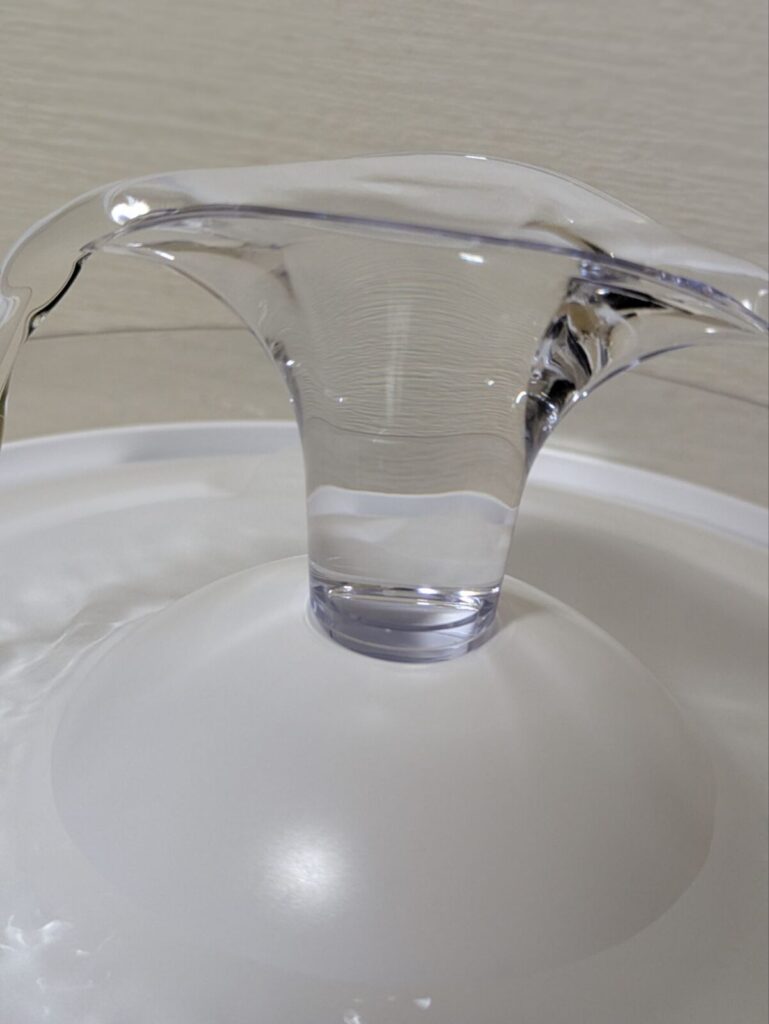 猫用自動給水器の給水口