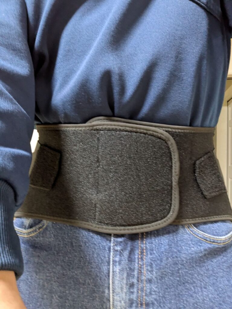 コルセットを装着した様子