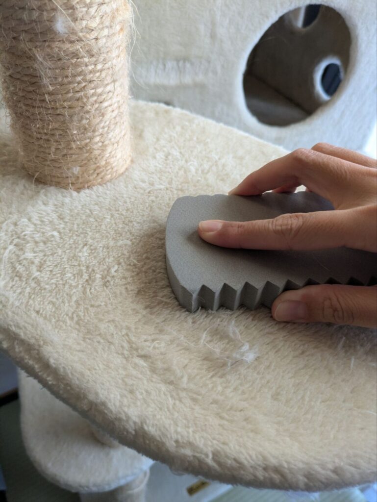 キャットタワーでケト〜ルを使用する様子